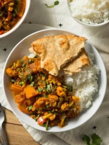 Elabora desde cero múltiples porciones de pasta de curry tailandés (verde, amarillo y rojo) para congelar y usar en tus recetas. Incluye versiones veganas.